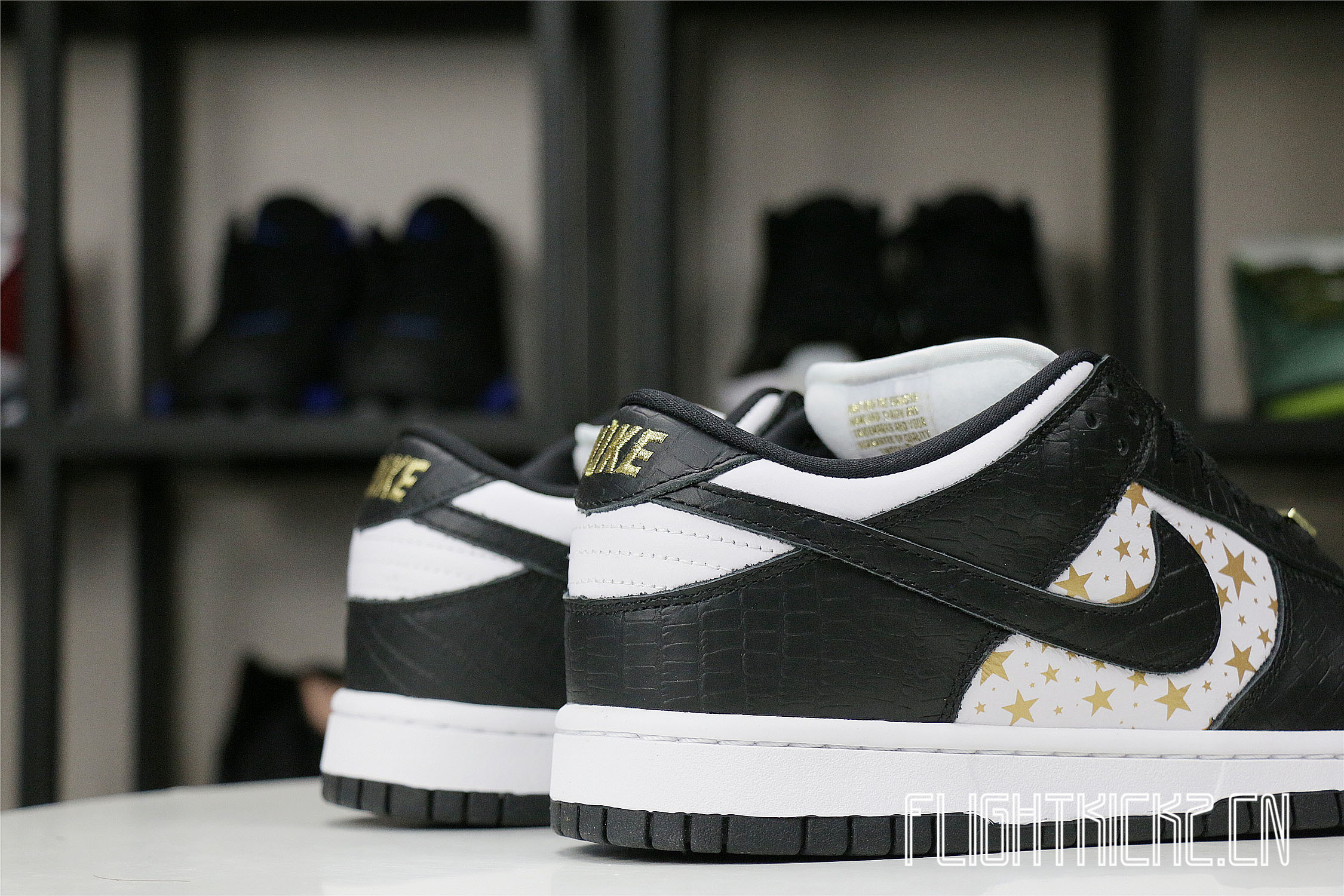 Nike SB Dunk Low Supreme Black