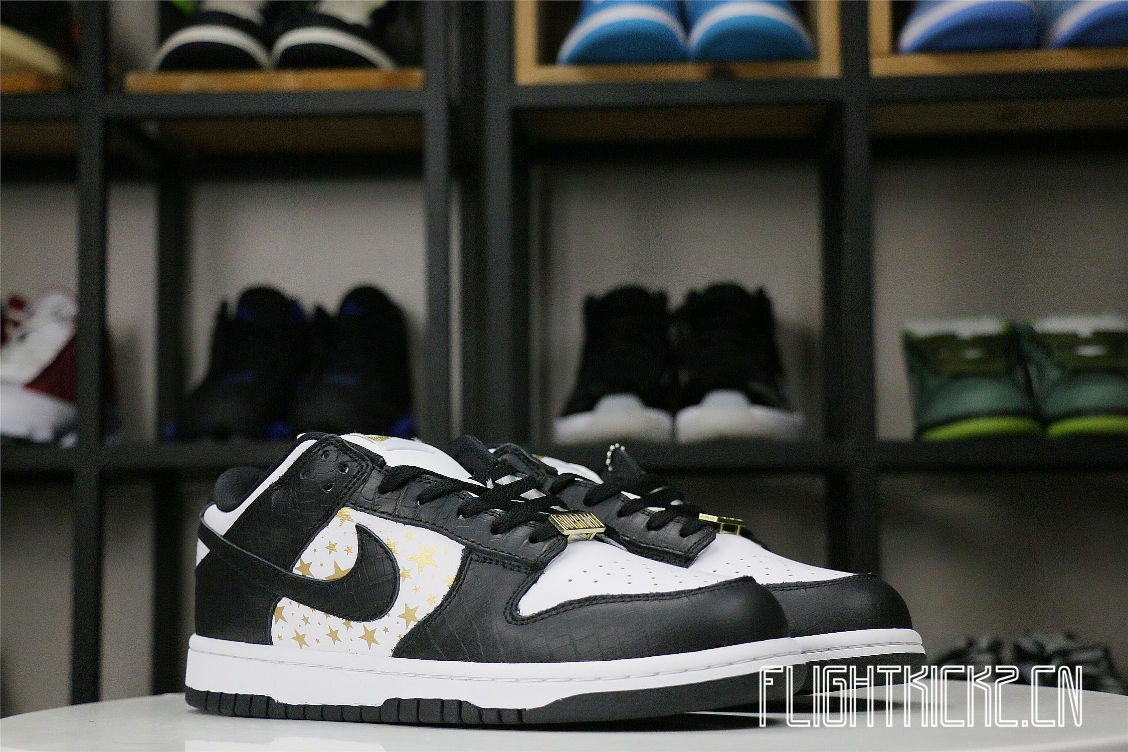 Nike SB Dunk Low Supreme Black