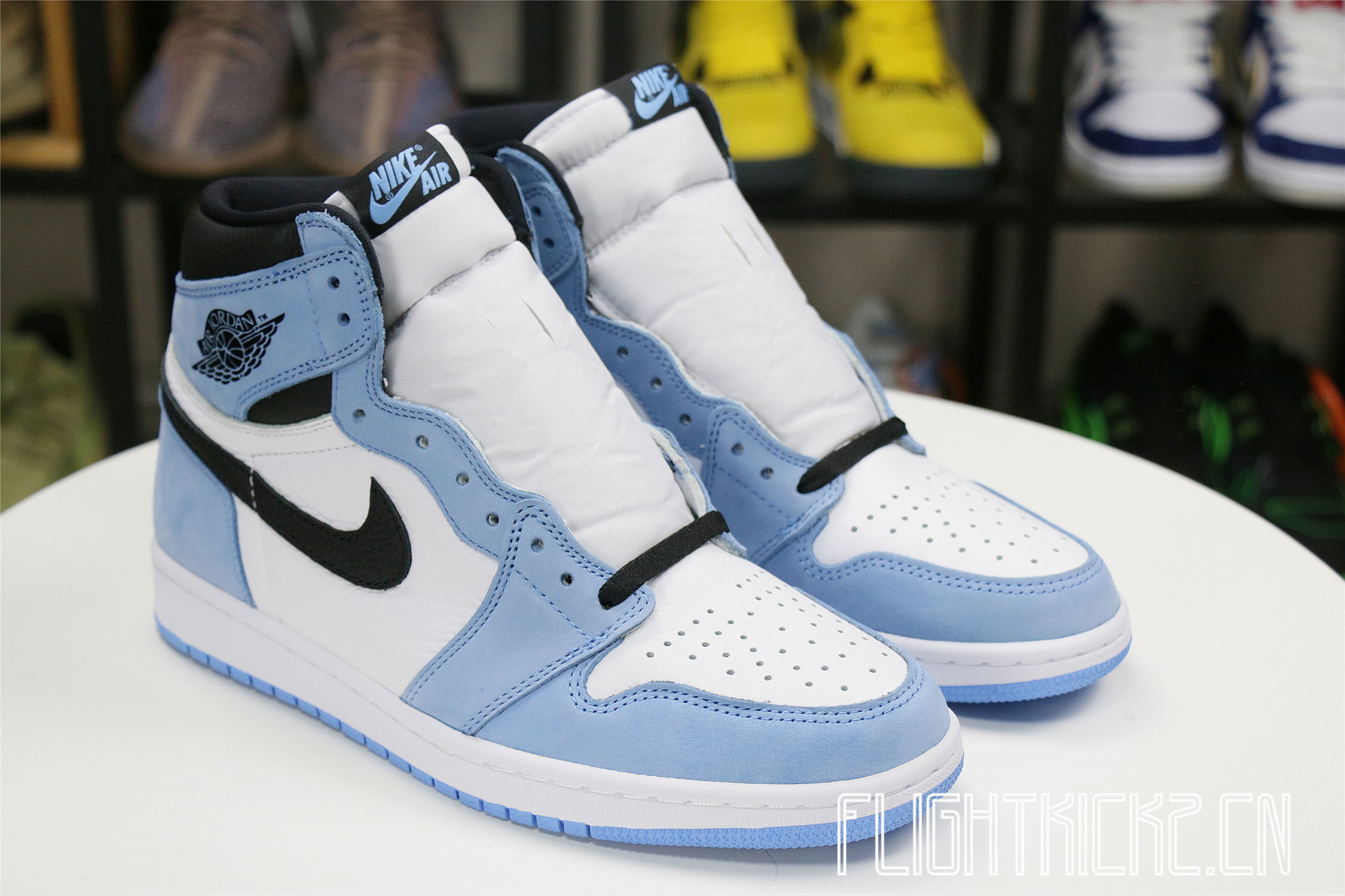 Jordan 1 Retro High White University Blue Black