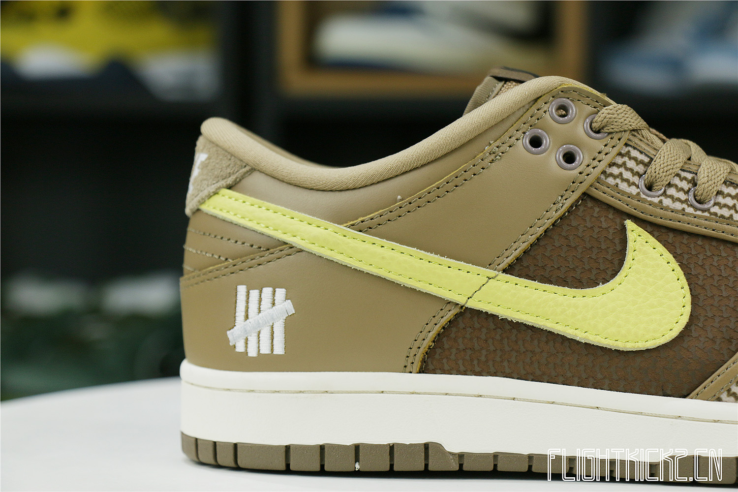 Nike Dunk Low SP UNDEFEATED Canteen Dunk vs. AF1 Pack