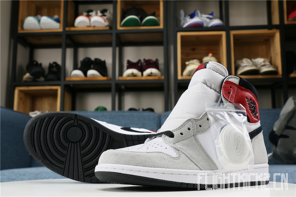 Air Jordan 1 Retro Light Grey Smoke 2020