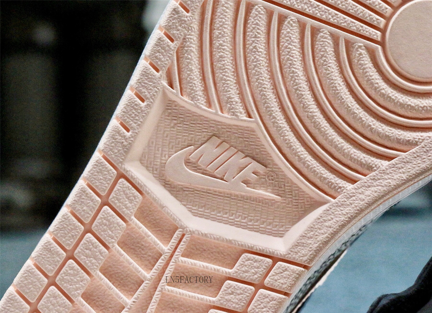 Jordan 1 Retro High Black Crimson Tint