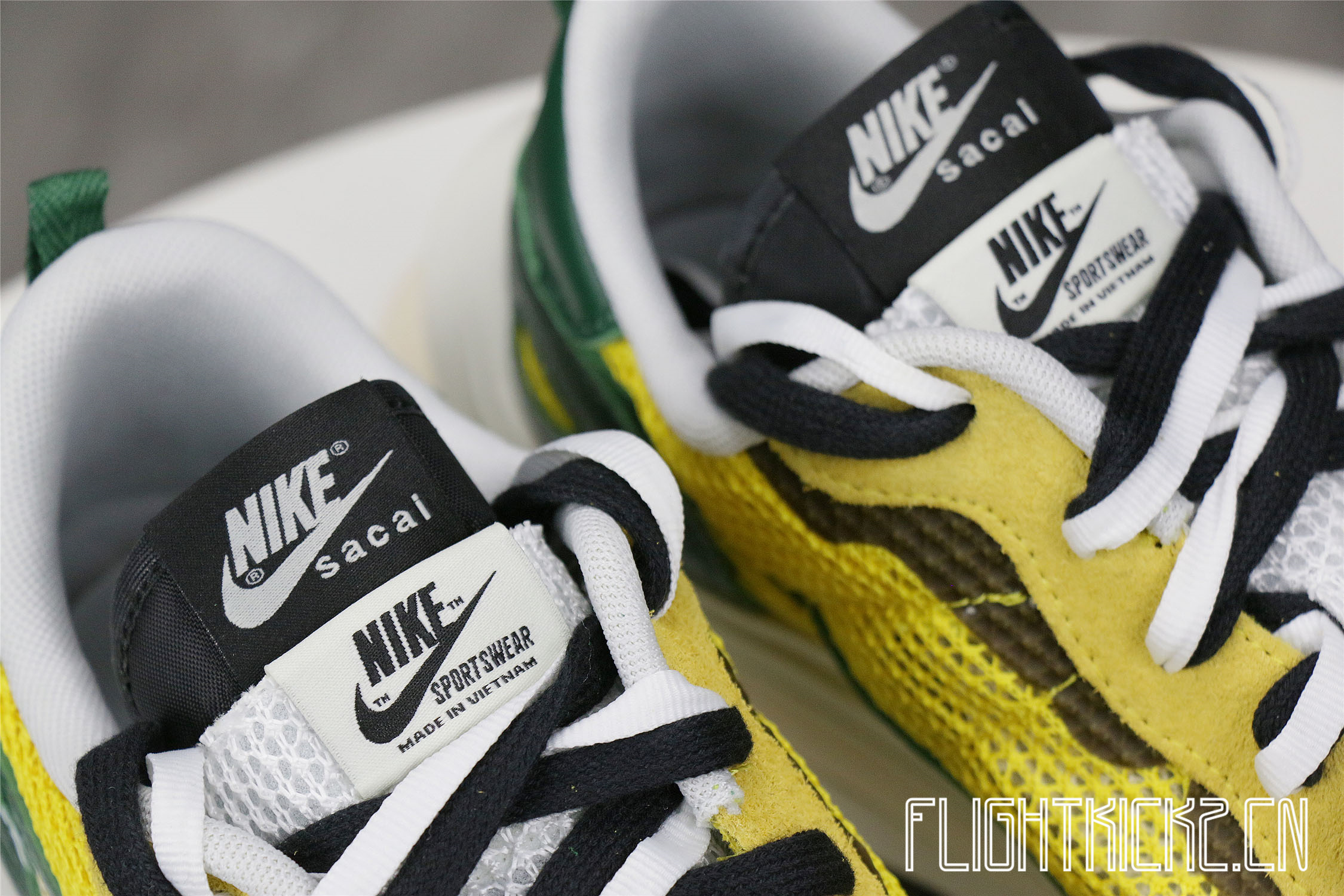 Nike Vaporwaffle sacai Tour Yellow Stadium Green (LN5 A1)