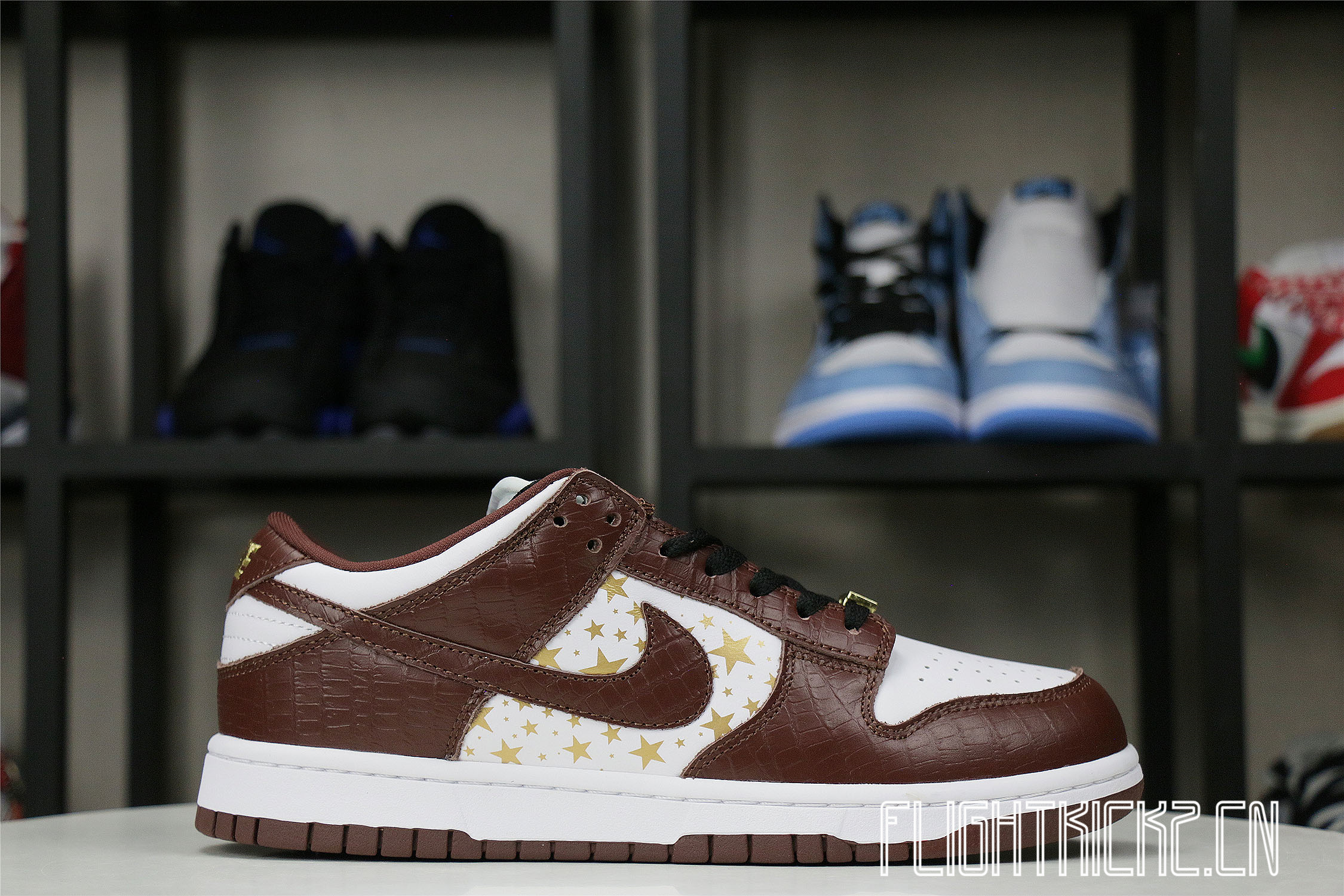 Nike SB Dunk Low Supreme Barkroot Brown