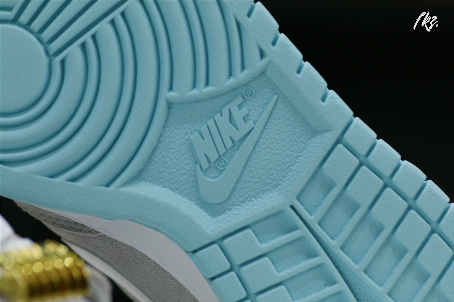 Nike Dunk Low SE Barber Shop Grey