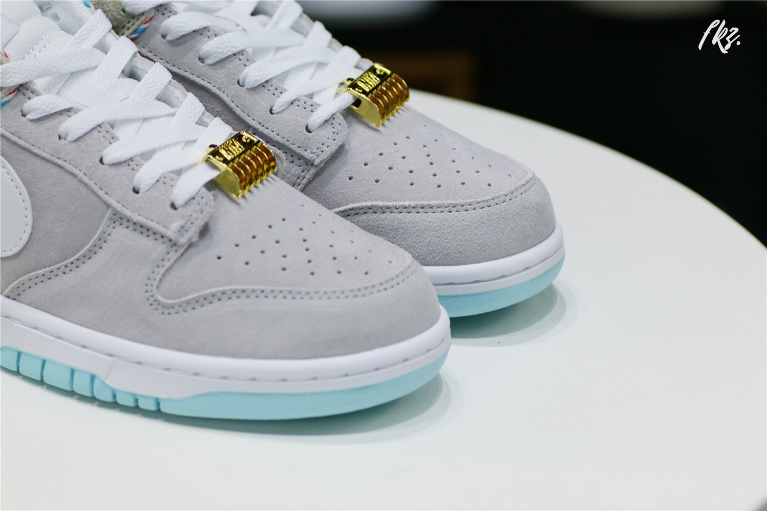 Nike Dunk Low SE Barber Shop Grey