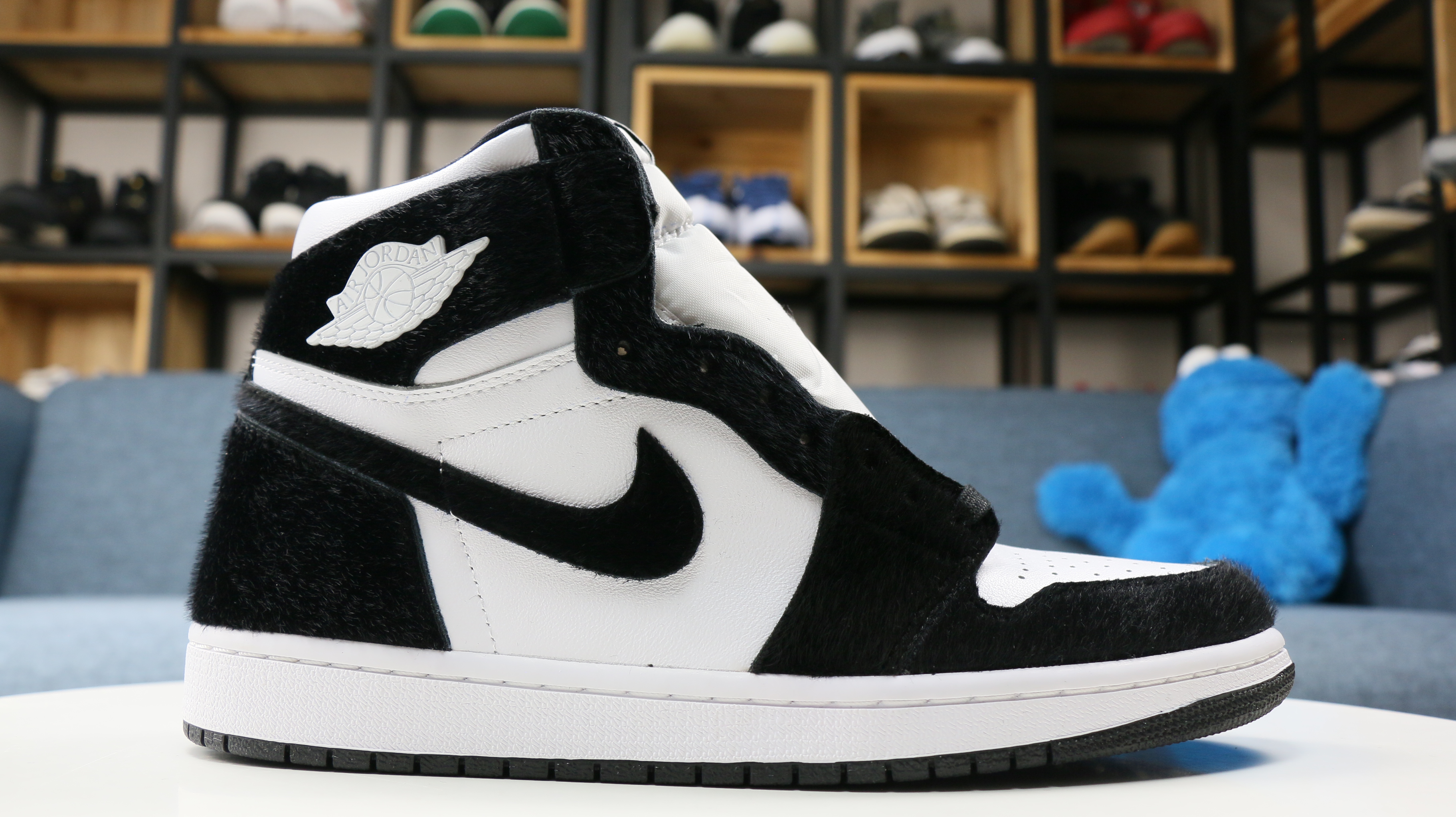 Wmns Air Jordan 1 Retro High Og Twist Pony