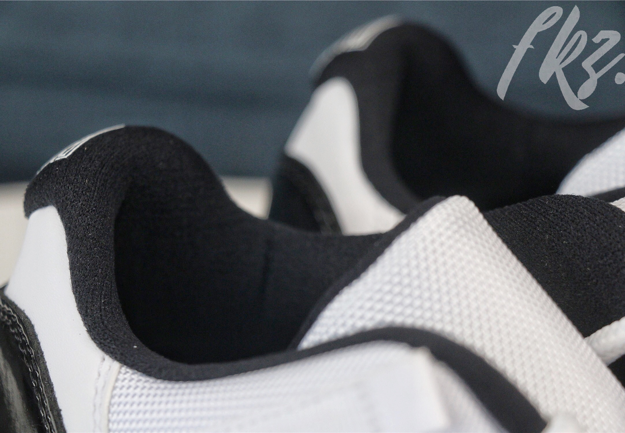 Air Jordan 11 Retro Low Concord