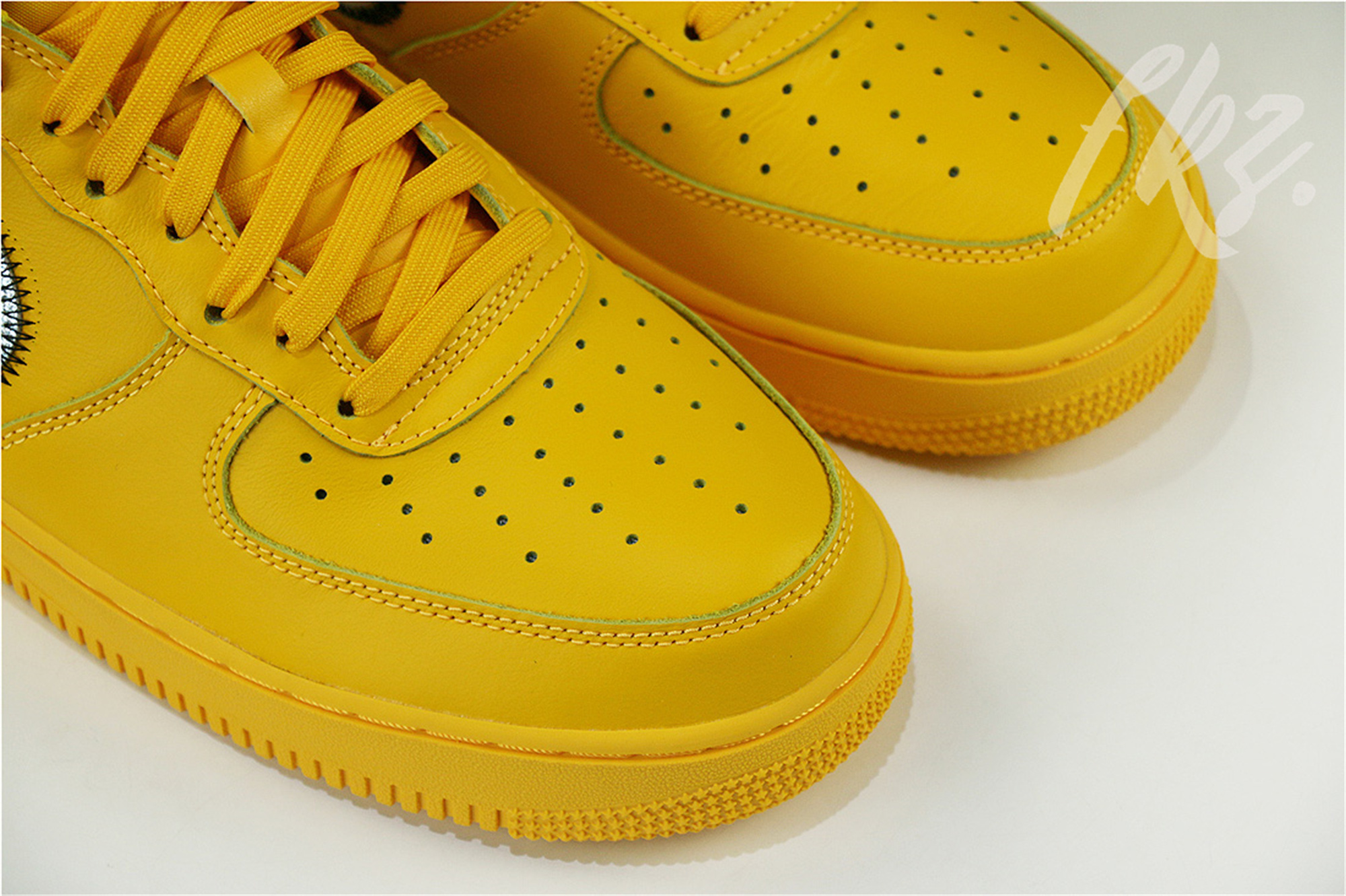 Off White x Air Force 1 “University Gold” 2021