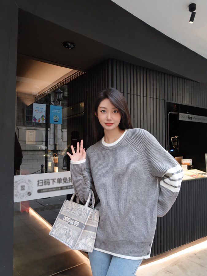 ThomBrowne New Season 22Ss Four-Stripe Pullover Long Sleeve Crewneck Sweater