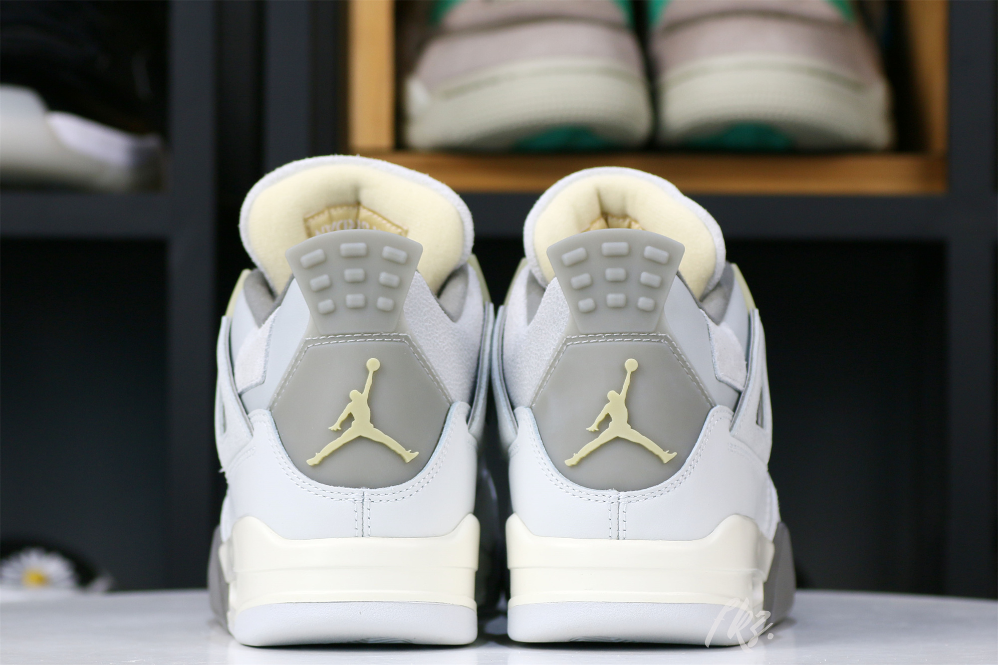 Air Jordan 4 Retro SE Craft Photon Dust