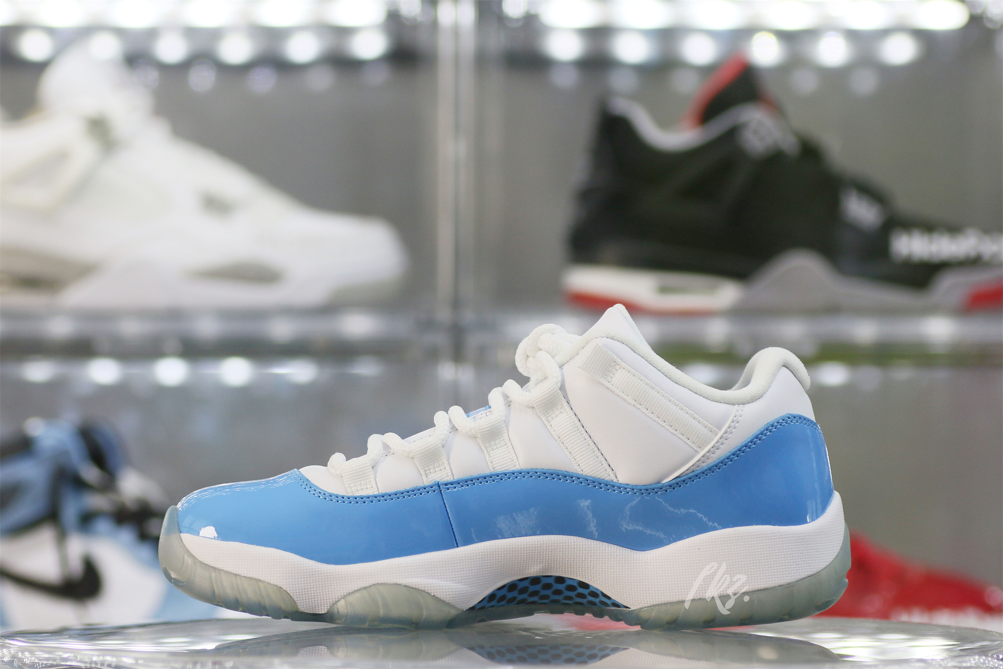 Air Jordan 11 Retro Low UNC