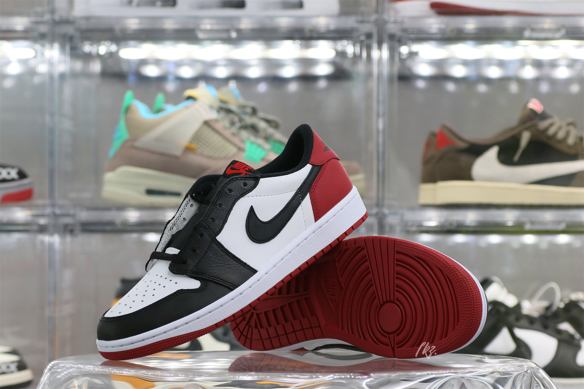 Air Jordan 1 Low OG Black Toe 2023