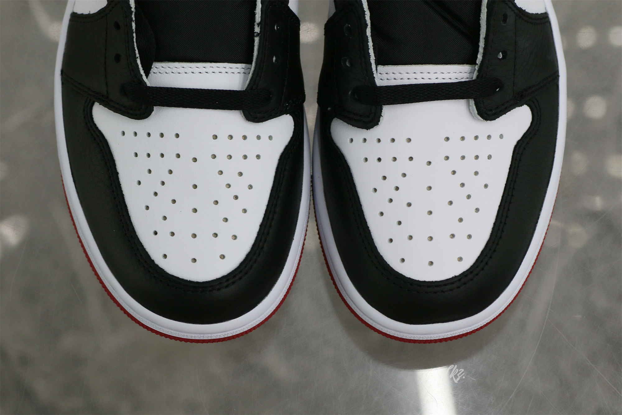Air Jordan 1 Low OG Black Toe 2023
