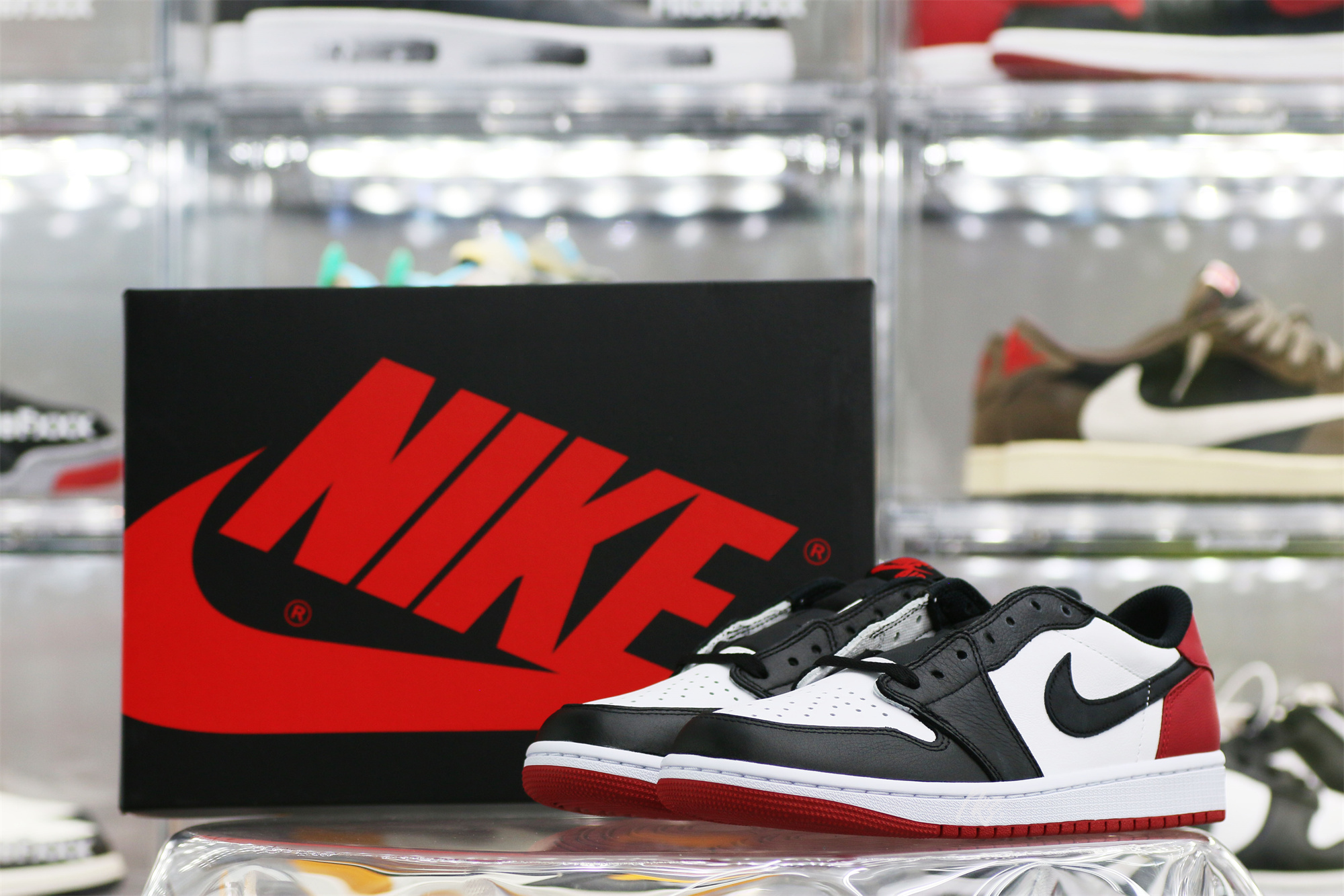 Air Jordan 1 Low OG Black Toe 2023