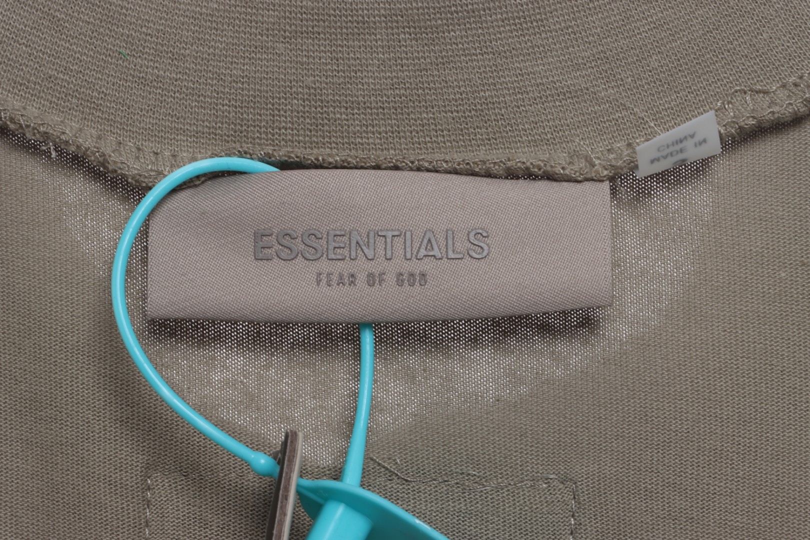 Essenti@ls Double line double row large letter flocking short sleeves