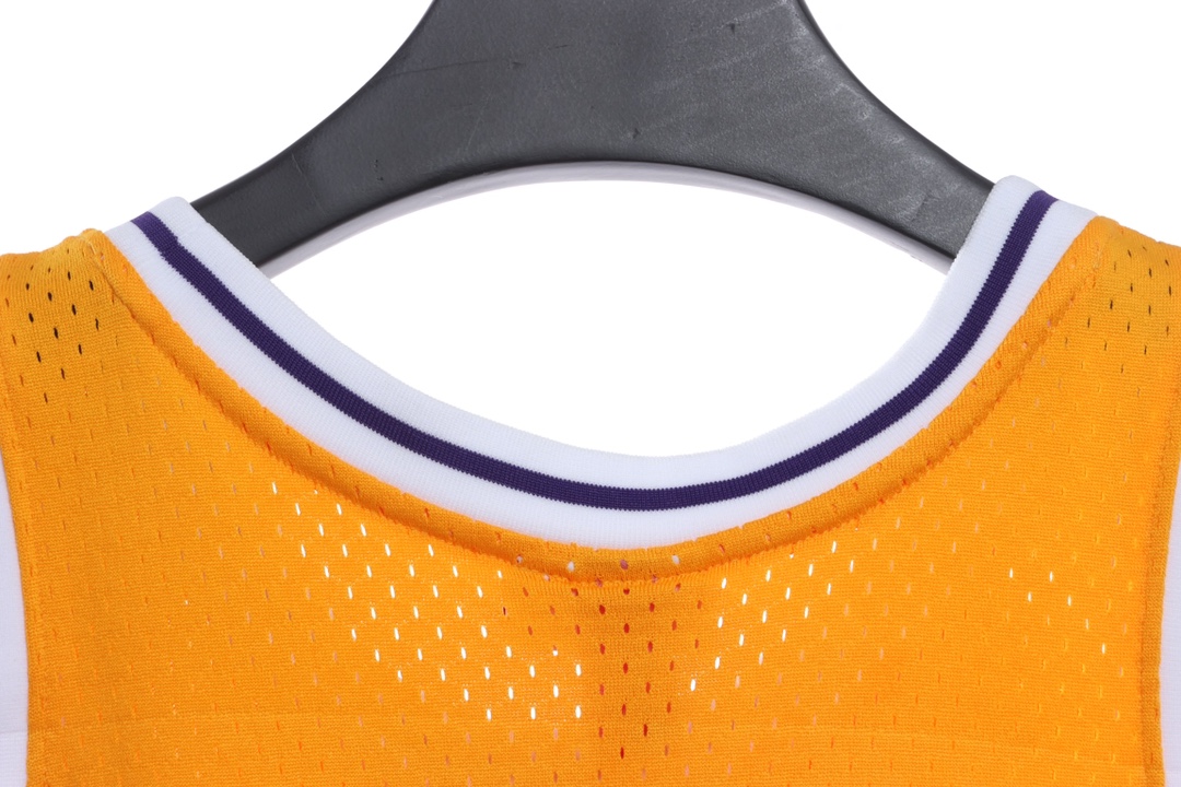 Lakers jersey No. 8