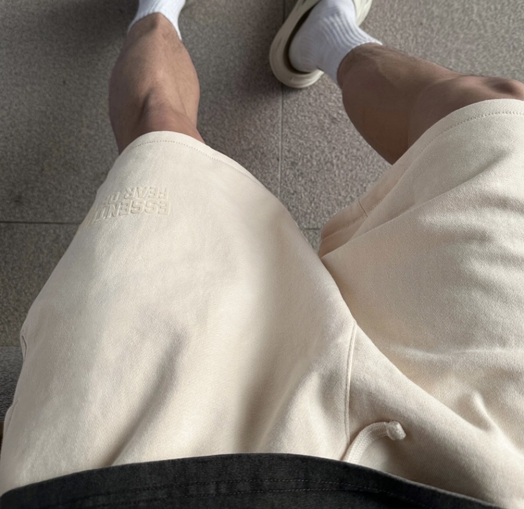 Essenti@ls Flocked alphabet shorts