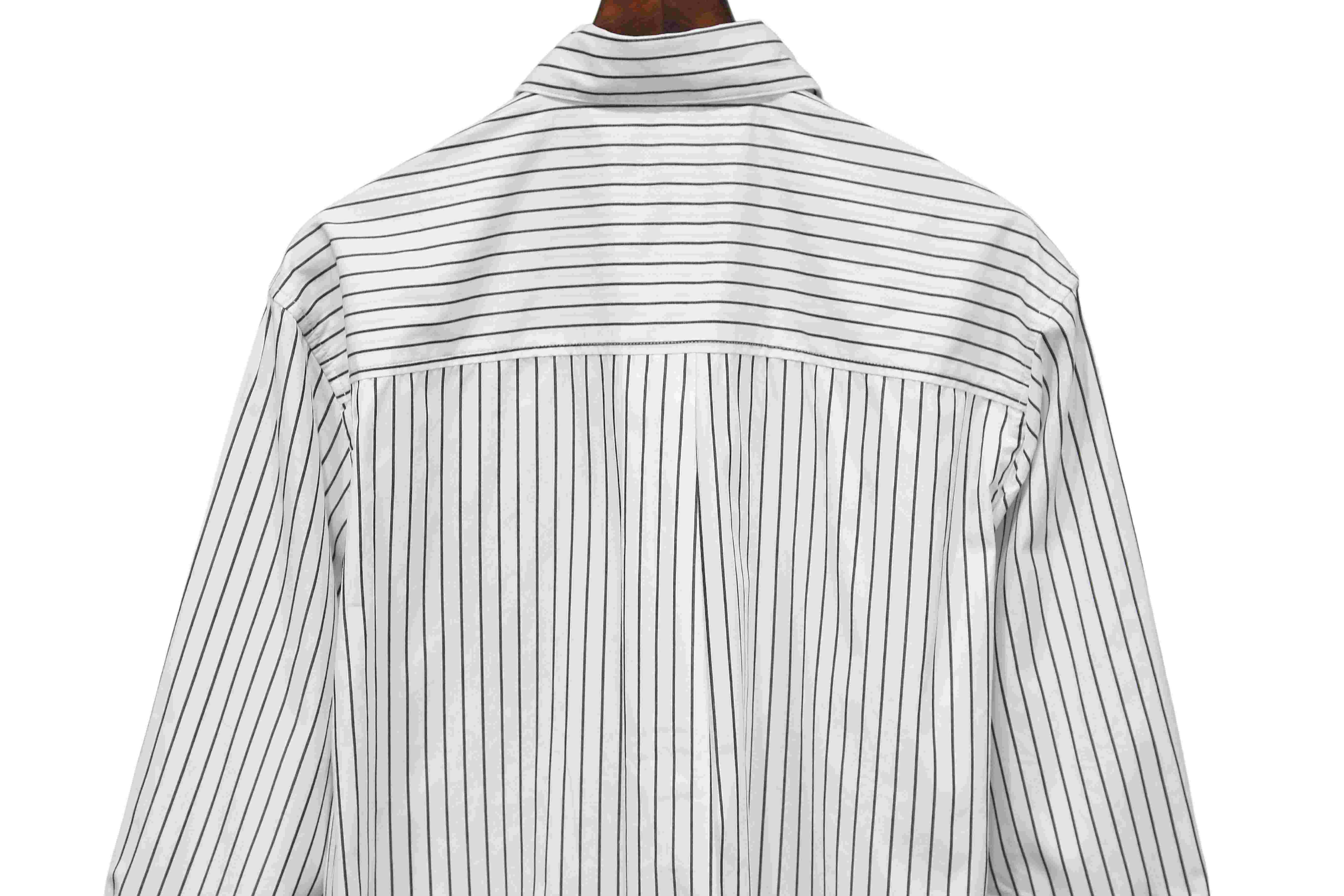 Mo&Co Joint Vertical Stripe Love Patch Shirt