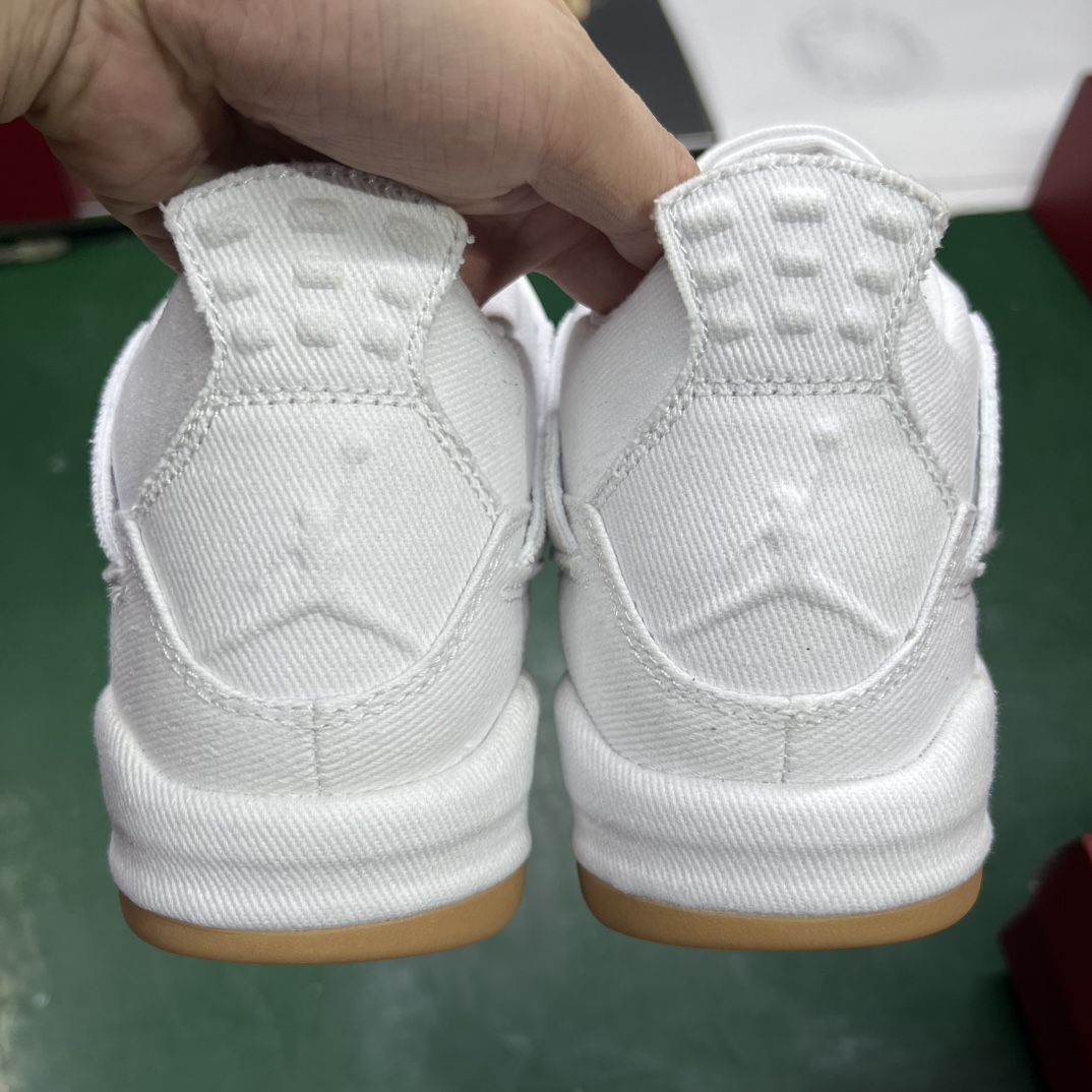 Air Jordan 4 Retro Levi’s White (Levi’s Tag)