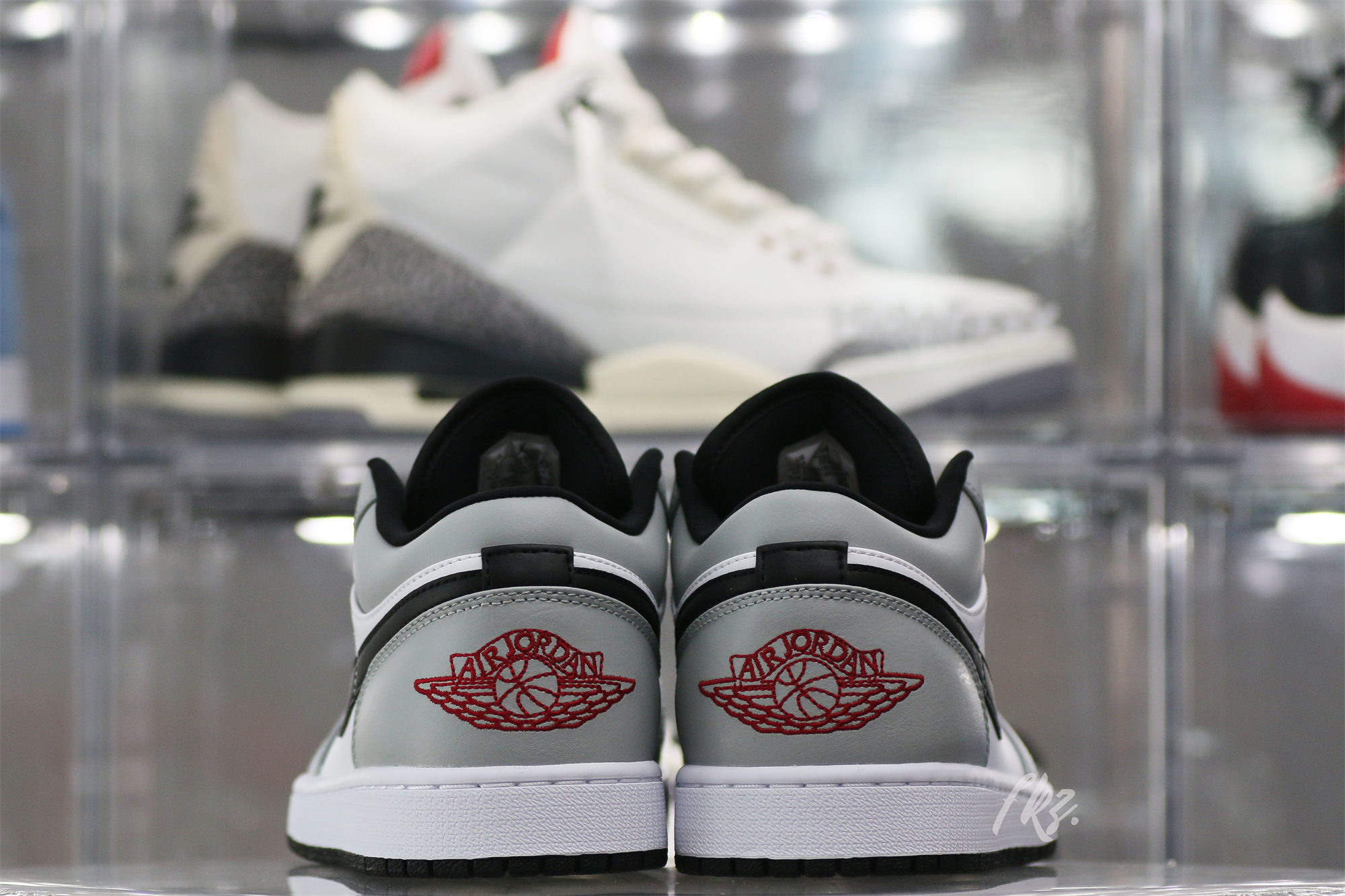 Air Jordan 1 Low Light Smoke Grey