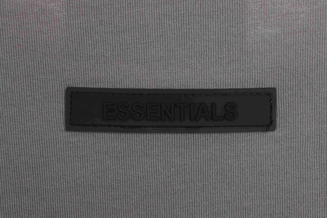 Essentials back silicone letter short sleeve