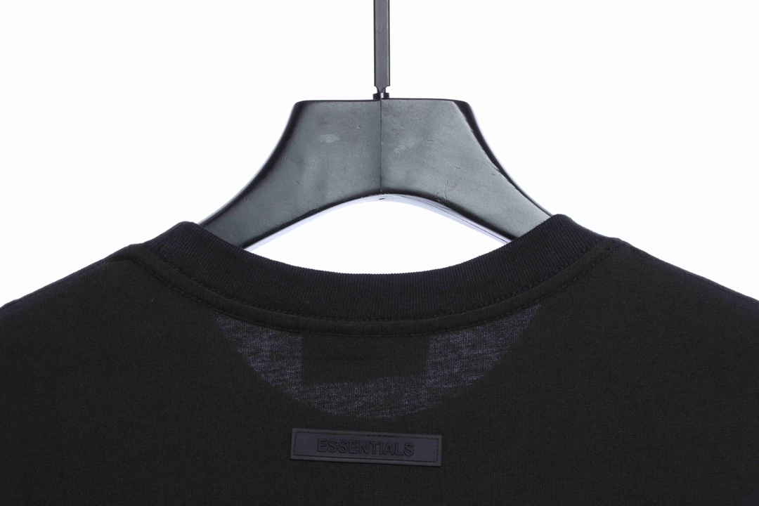 Essentials back silicone letter short sleeve