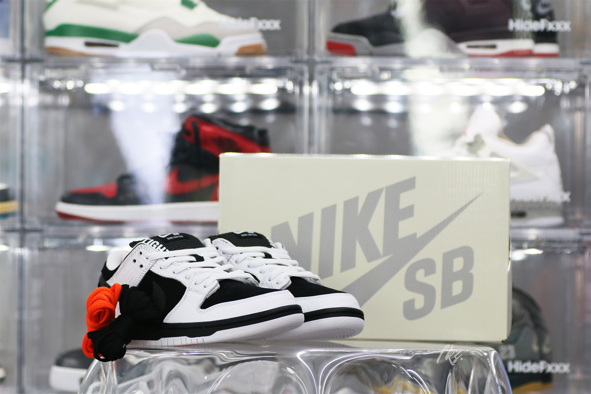 Nike SB Dunk Low TIGHTBOOTH