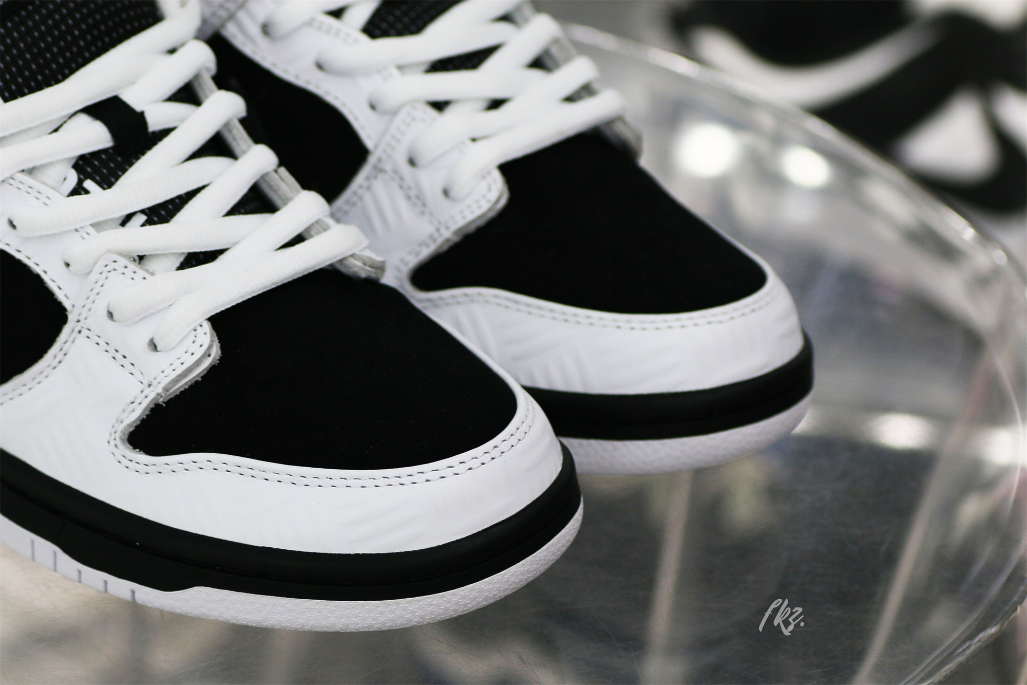 Nike SB Dunk Low TIGHTBOOTH