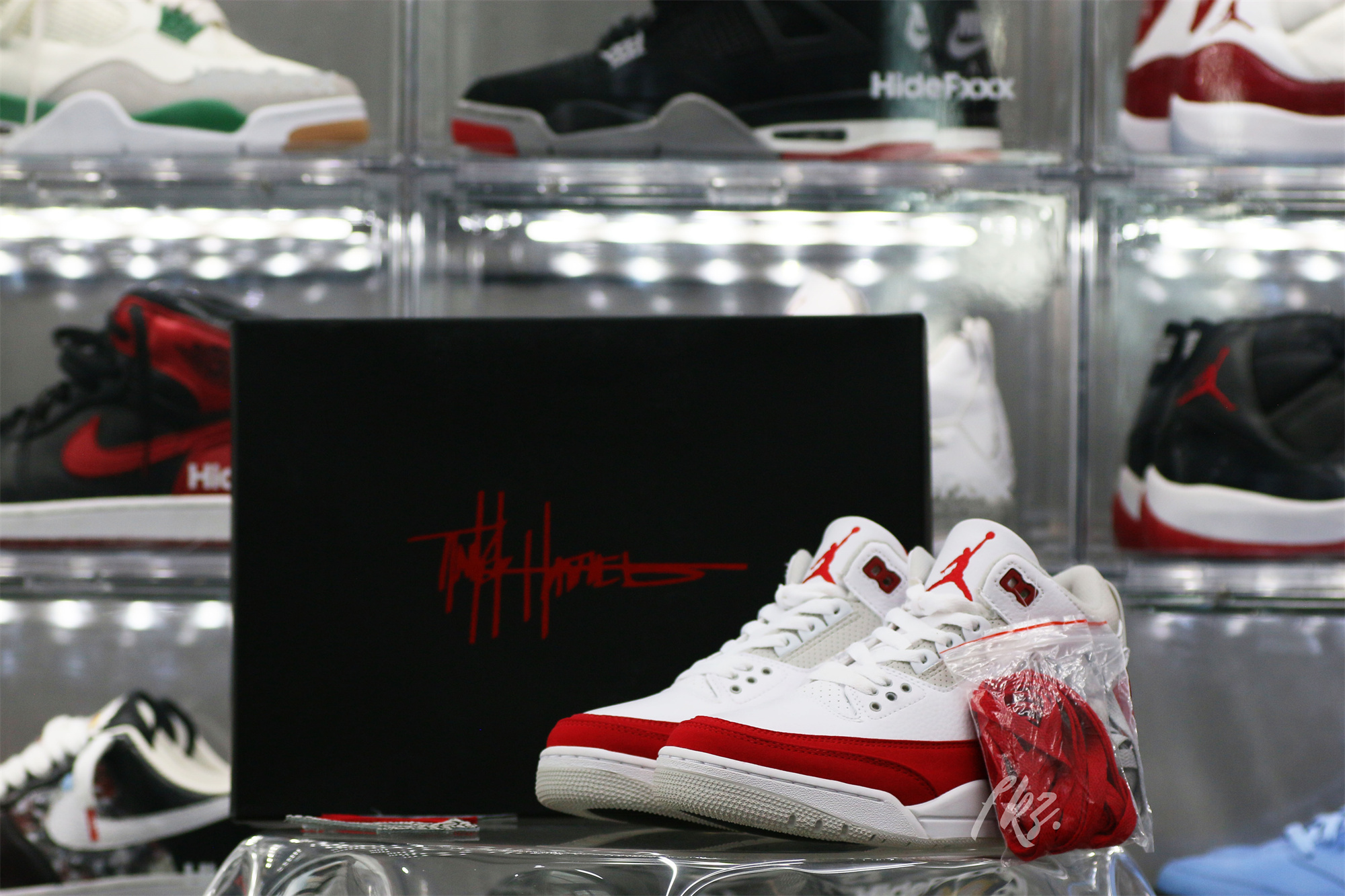 Air Jordan 3 Retro Tinker Air Max 1 – University Red