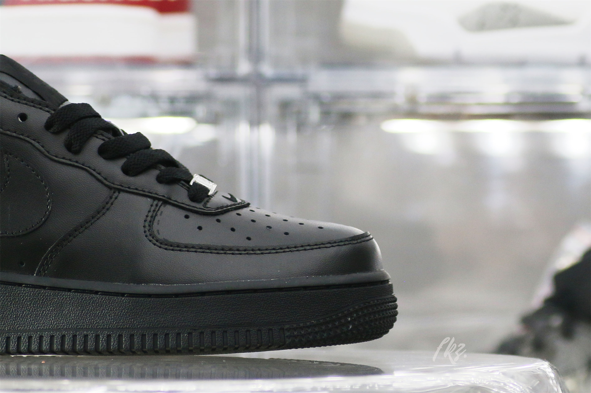 Nike Air Force 1 Low Supreme Black