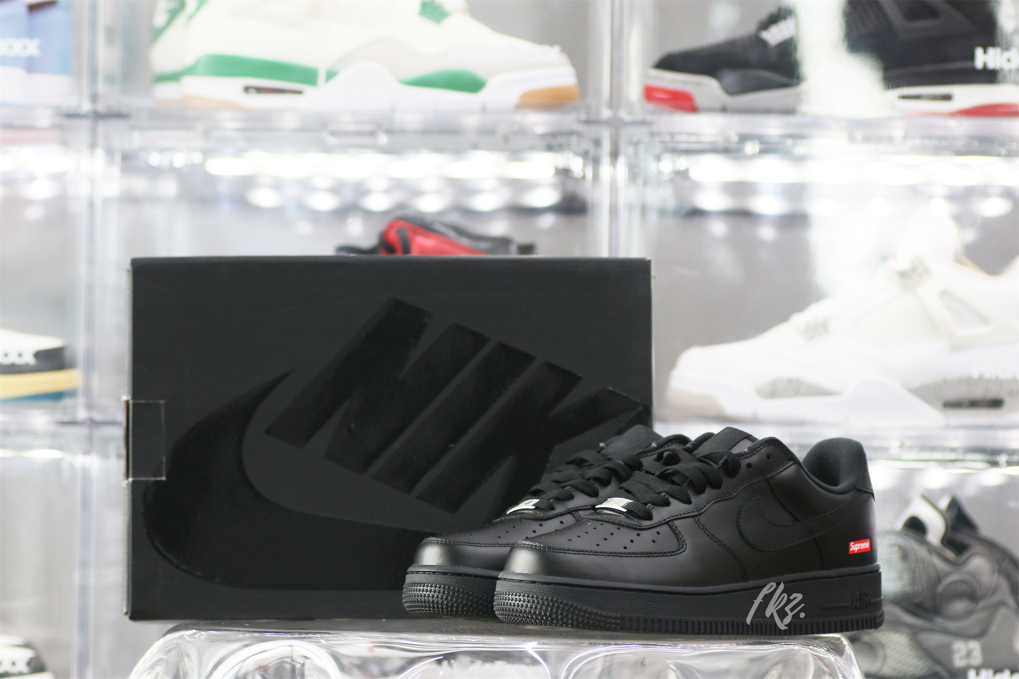 Nike Air Force 1 Low Supreme Black