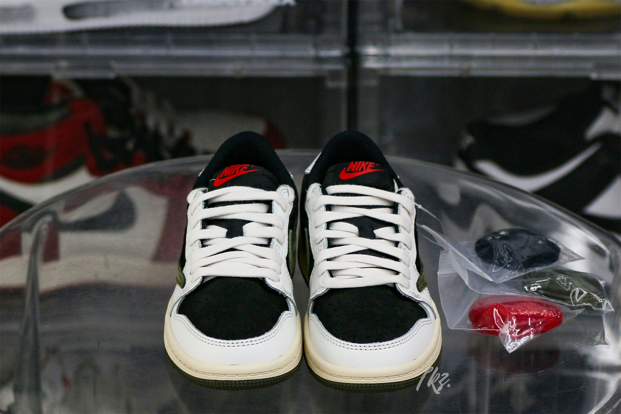 Travis Scott x Jordan 1 Retro Low OG SP Olive Kid (LN5 A1)