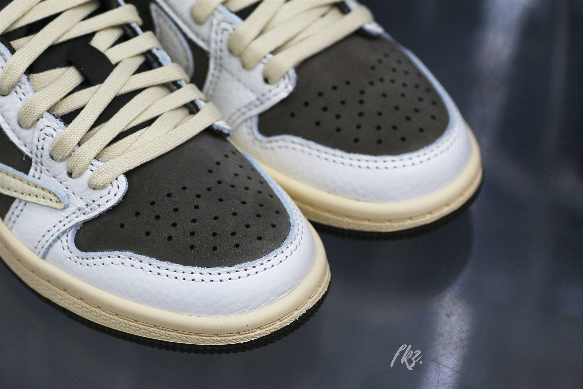 Travis Scott x Jordan 1 Retro Low OG SP Reverse Mocha Kid (LN5 A1)