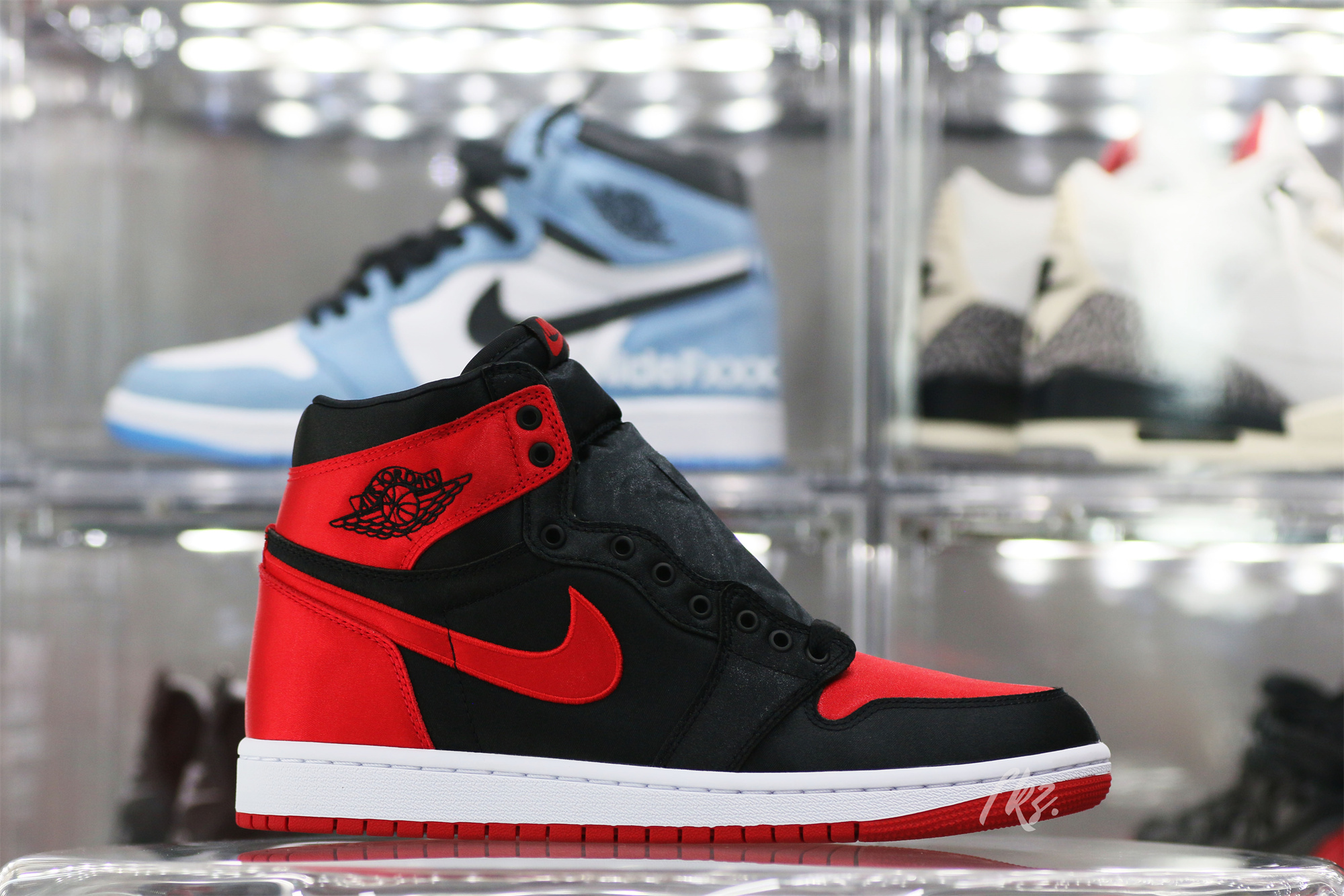 Jordan 1 Retro Satin Bred/Banned 2023 (LN5 A1)