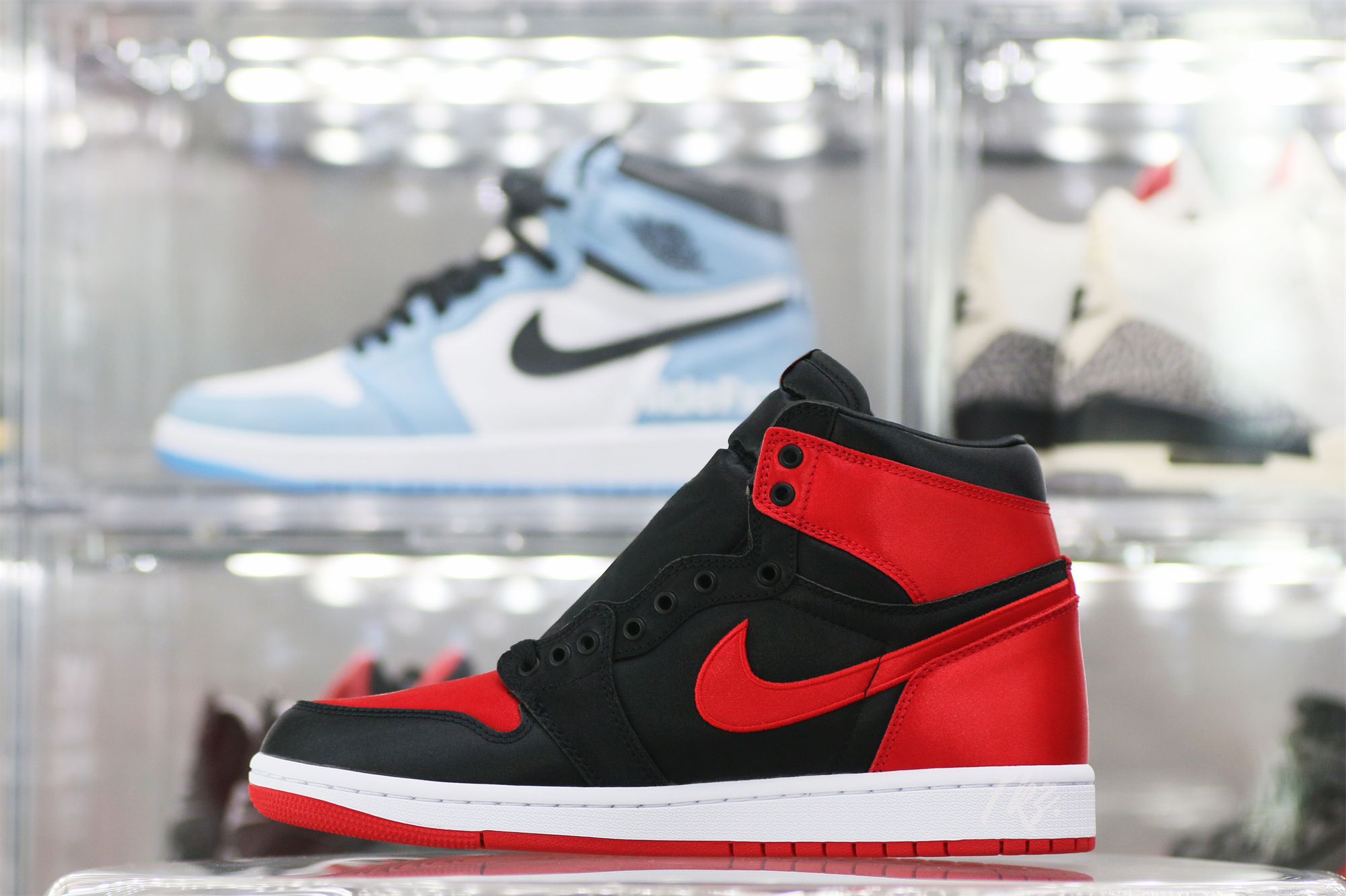 Jordan 1 Retro Satin Bred/Banned 2023 (LN5 A1)