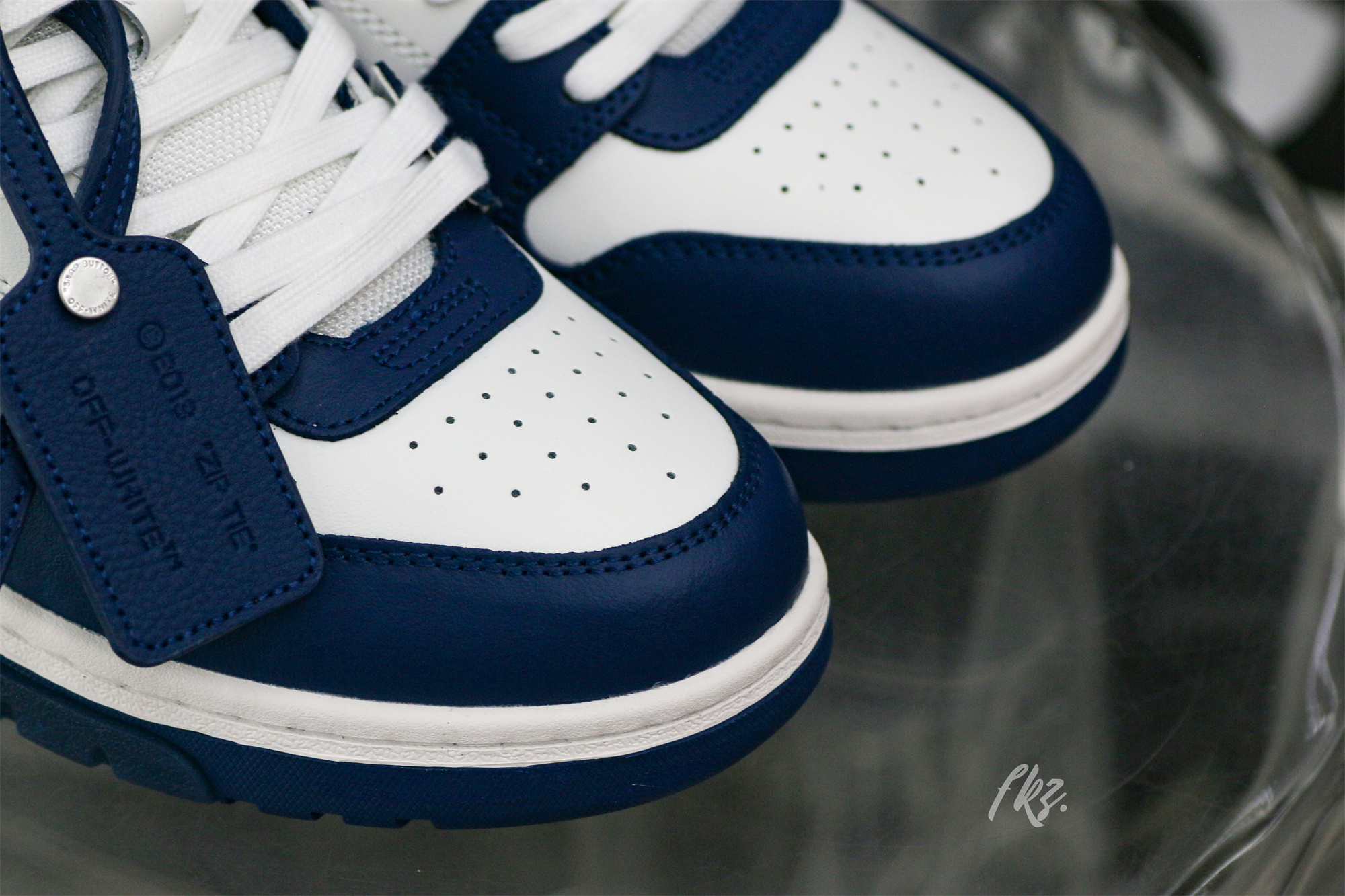 OFF-WHITE White & Navy Out Of Office Sneakers