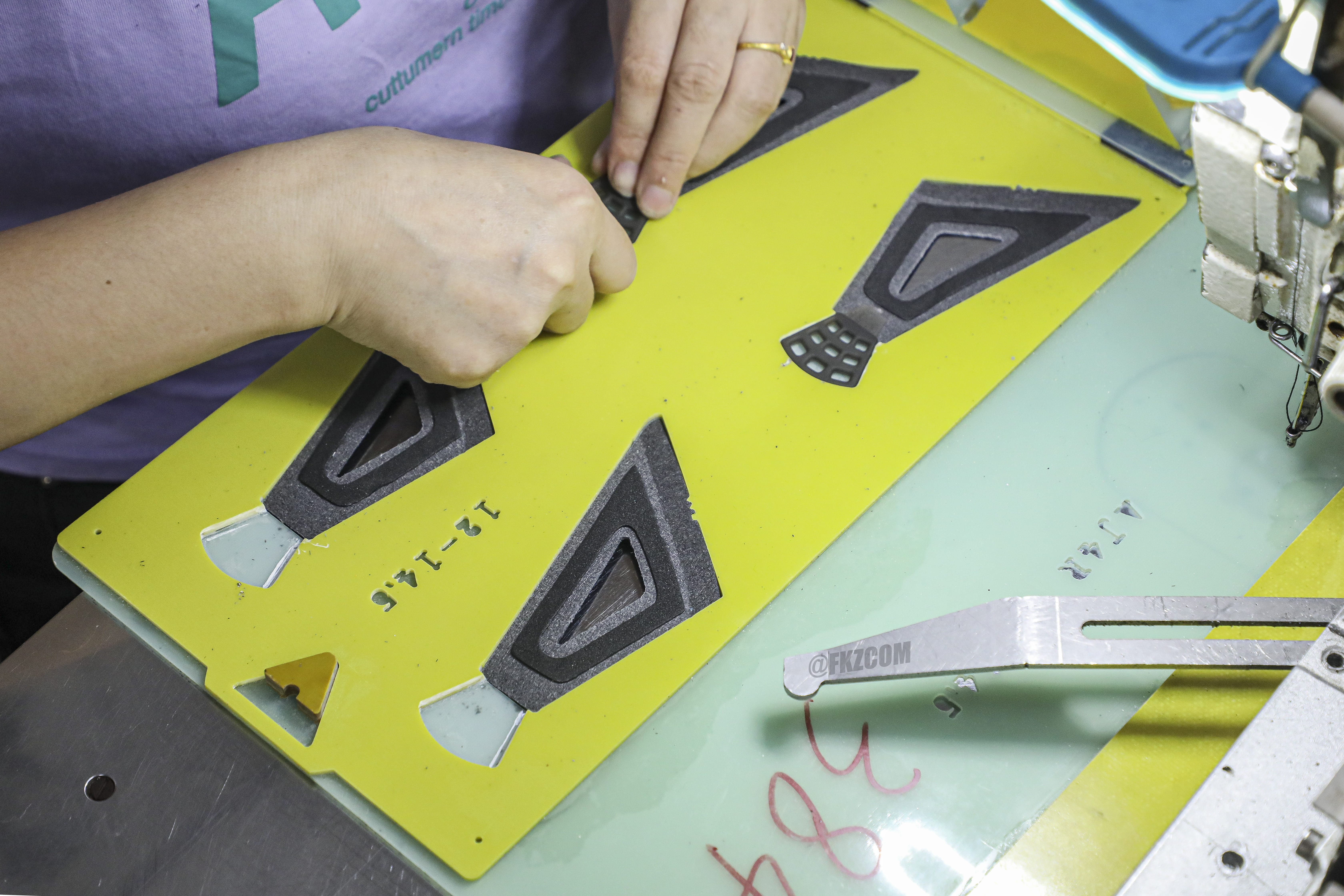 Air Jordan 4 Retro SE Craft Medium Olive (LN5 A1)