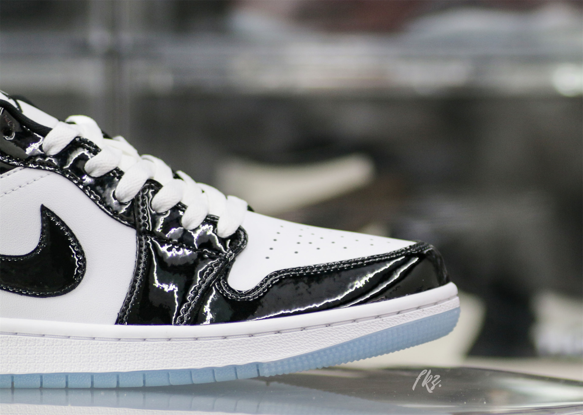 Air Jordan 1 Low SE Concord 2023