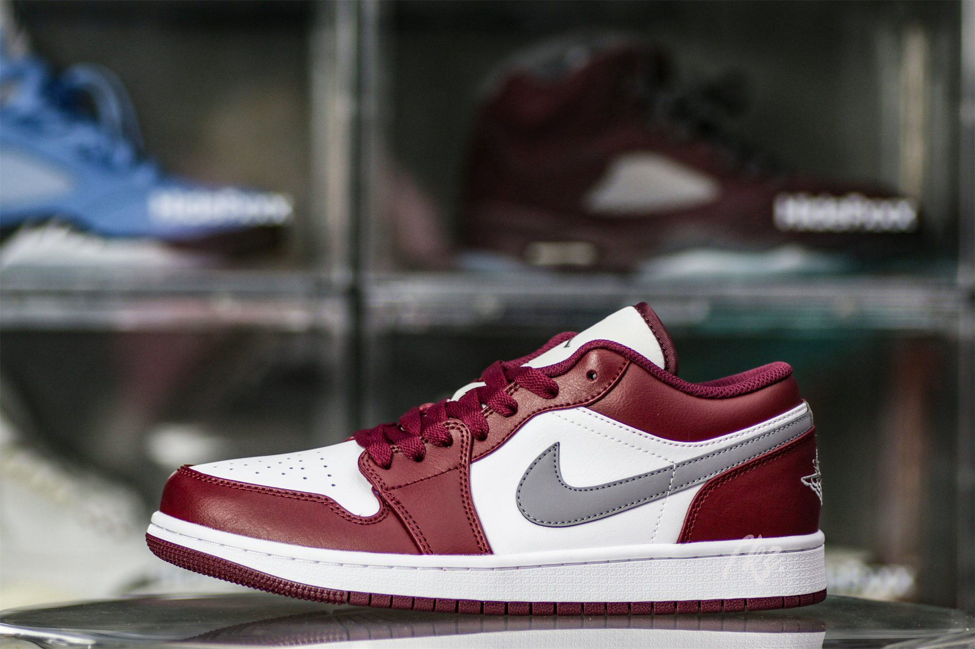 Air Jordan 1 Low Retro White Bordeaux 2022