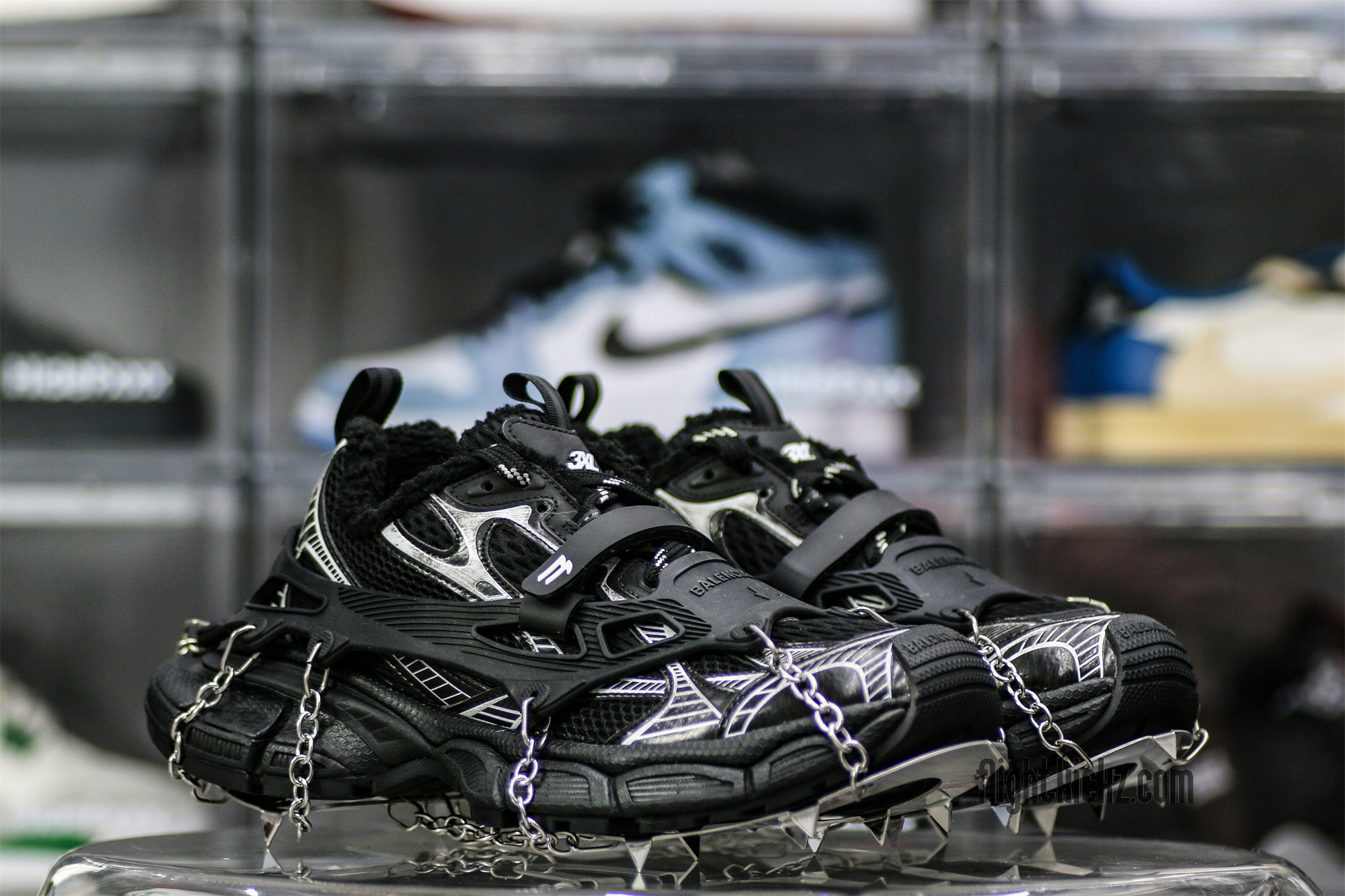 B@lenciag* 3XL Ski Sneaker in Black and white (Removable footwear chains)