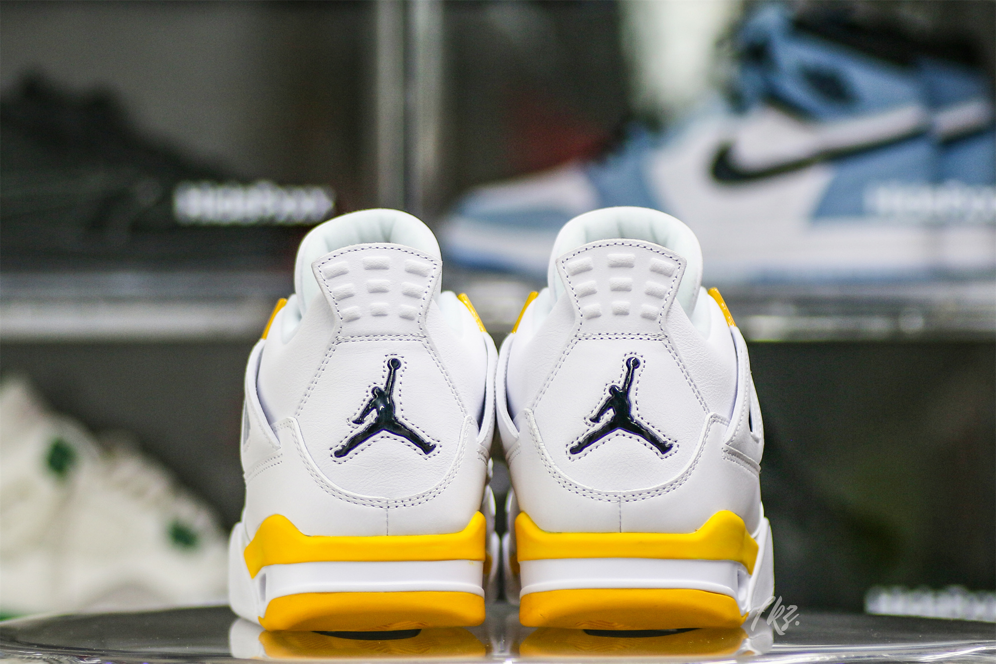 Air Jordan 4 Retro ‘Vivid Sulfur’ Wms 2024