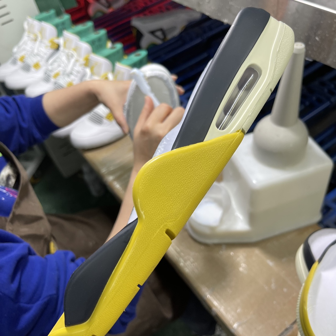 Air Jordan 4 “Vivid Sulfur” 2024 (Ln5 A1)