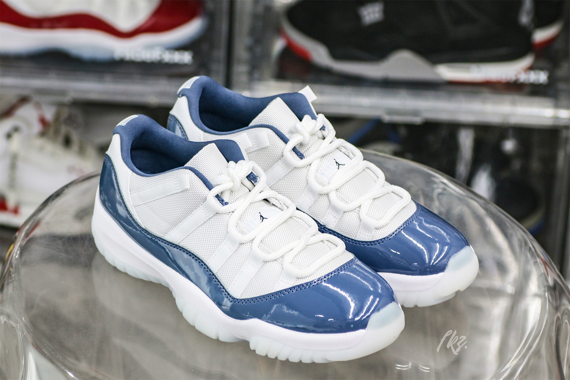Air Jordan 11 Retro Low Midnight Navy (2024)