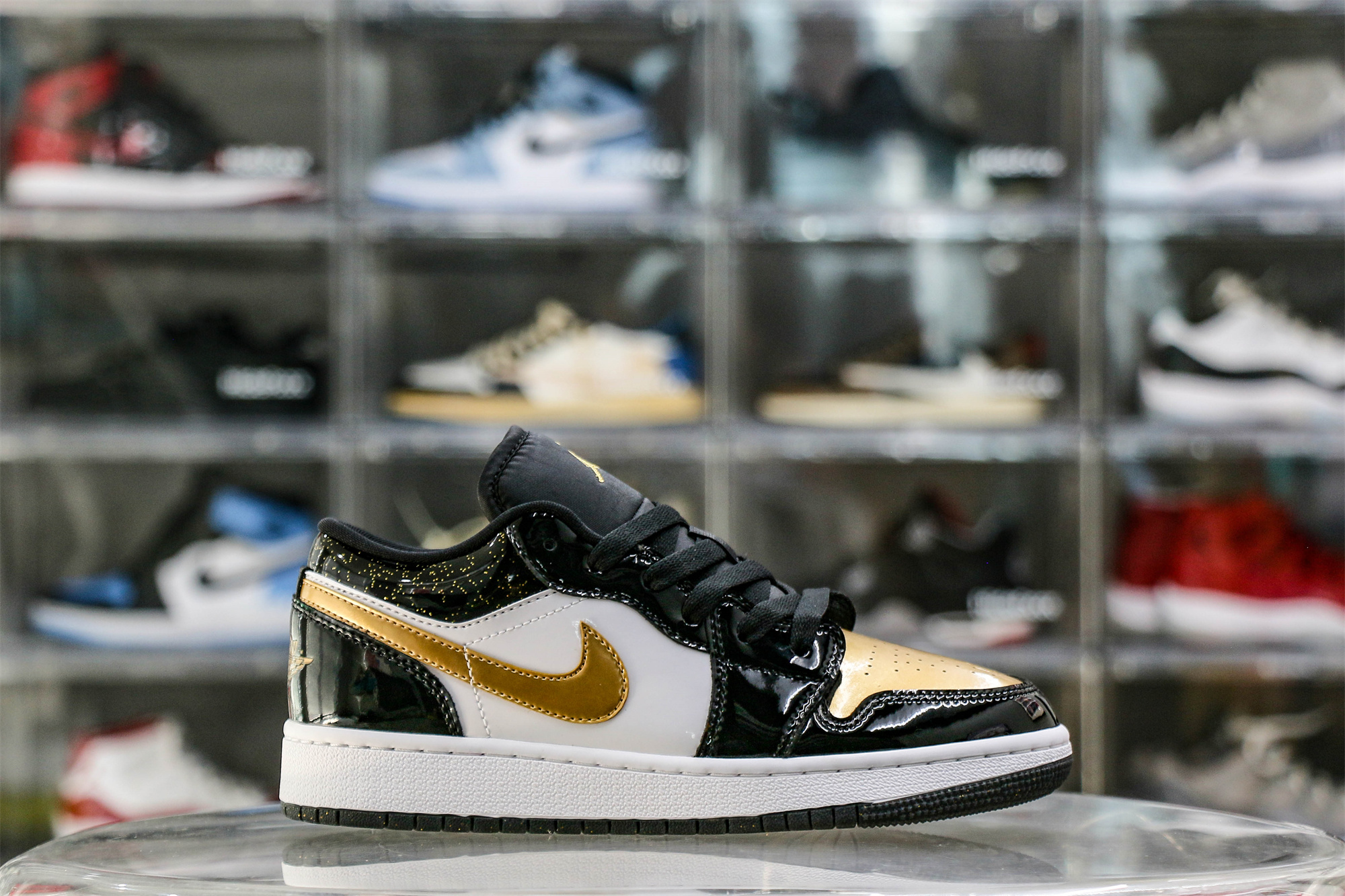 Air Jordan 1 Low SE Gold Toe