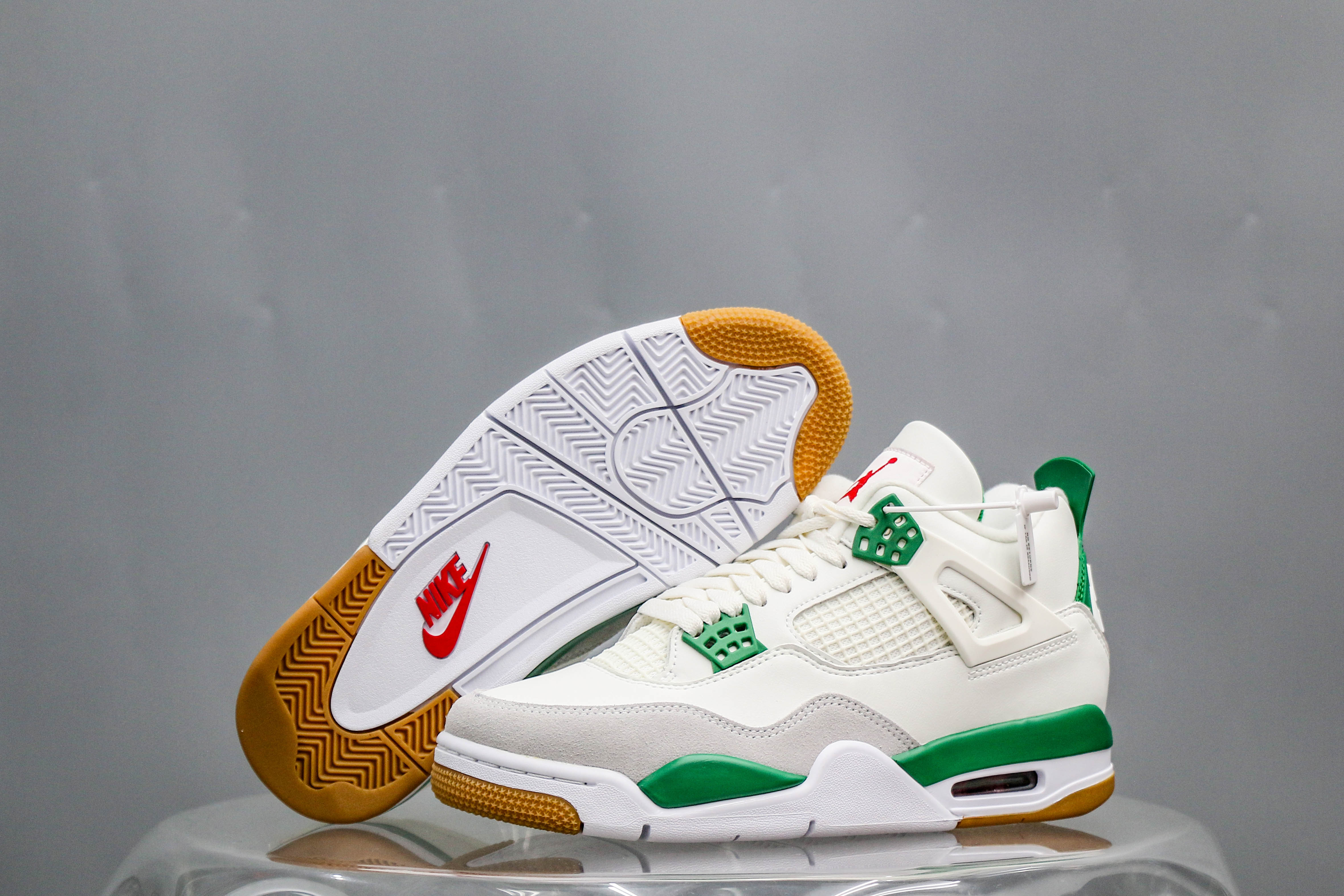 Air Jordan 4 Retro Pine Green 2023 (A2 Batch)