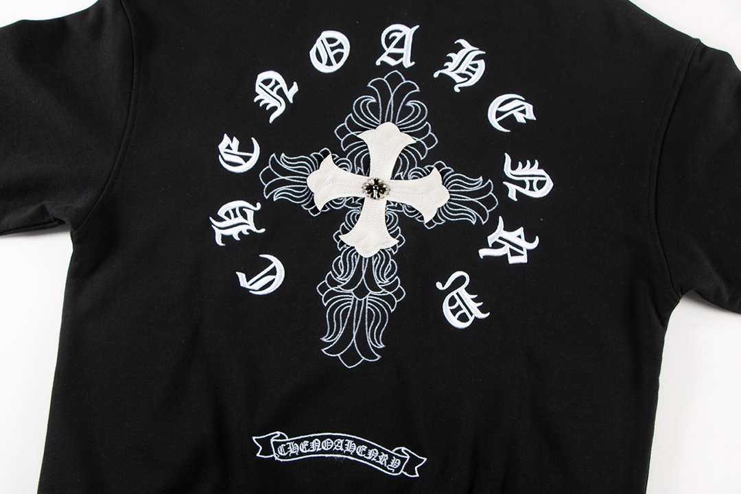 Ch*0me He**ts latest basic crewneck sweatshirt black/white