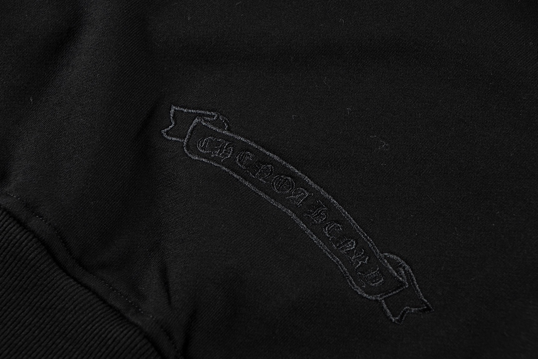 Ch*0me He**ts latest basic crewneck sweatshirt black/red