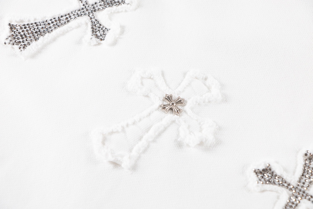 Ch*0me He**ts latest heavy-weight basic crewneck sweatshirt in white