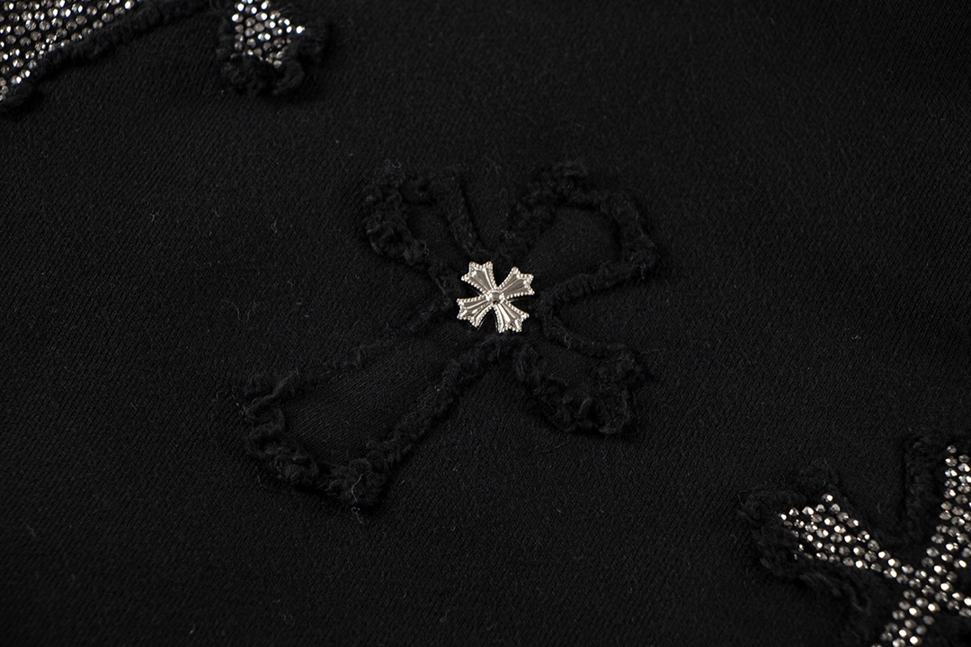 Ch*0me He**ts latest heavy-weight basic crewneck sweatshirt in black